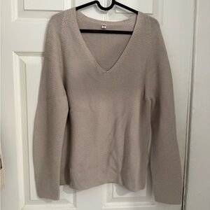 Uniqlo V-Neck Beige Sweater